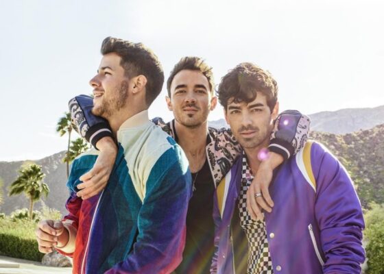 VIDEO | Băieții de la Jonas Brothers sărbătoresc un an de la lansarea piesei “Sucker”