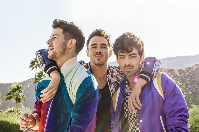 VIDEO | Băieții de la Jonas Brothers sărbătoresc un an de la lansarea piesei „Sucker”