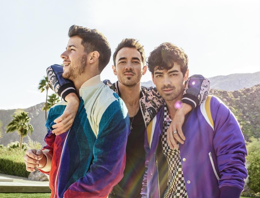 VIDEO | Băieții de la Jonas Brothers sărbătoresc un an de la lansarea piesei „Sucker