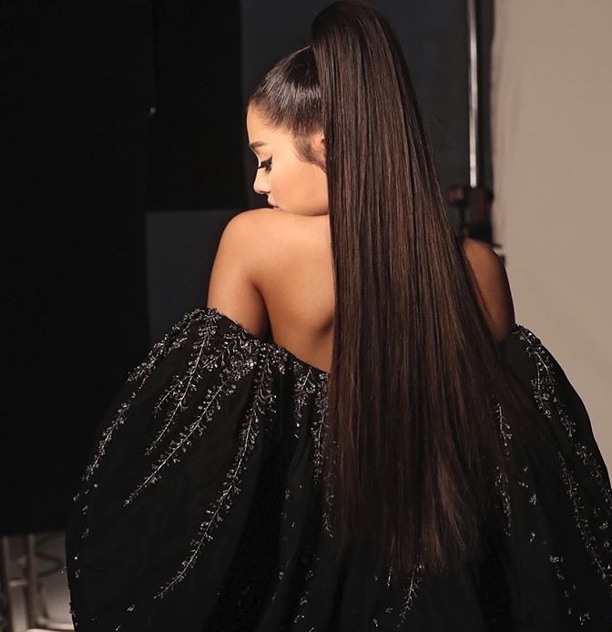 TOP 22 de fotografii care arată prin ce transformări a trecut Ariana Grande de la lansare până astăzi