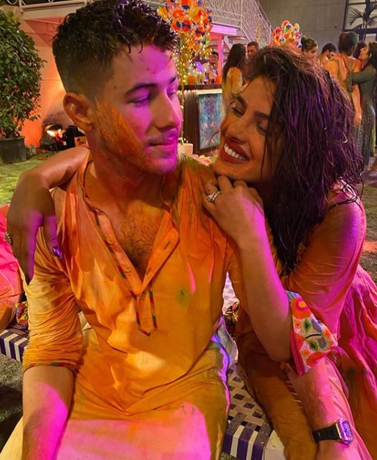 FOTO | Așa au sărbătorit Nick Jonas și Priyanka Chopra Festivalul Holi 2020!