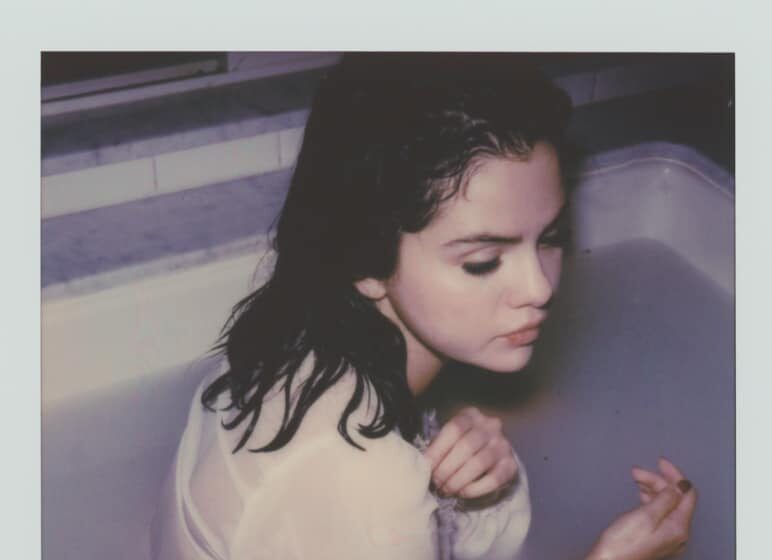 Selena Gomez simte că va singură mereu: „Sunt încă un copil”