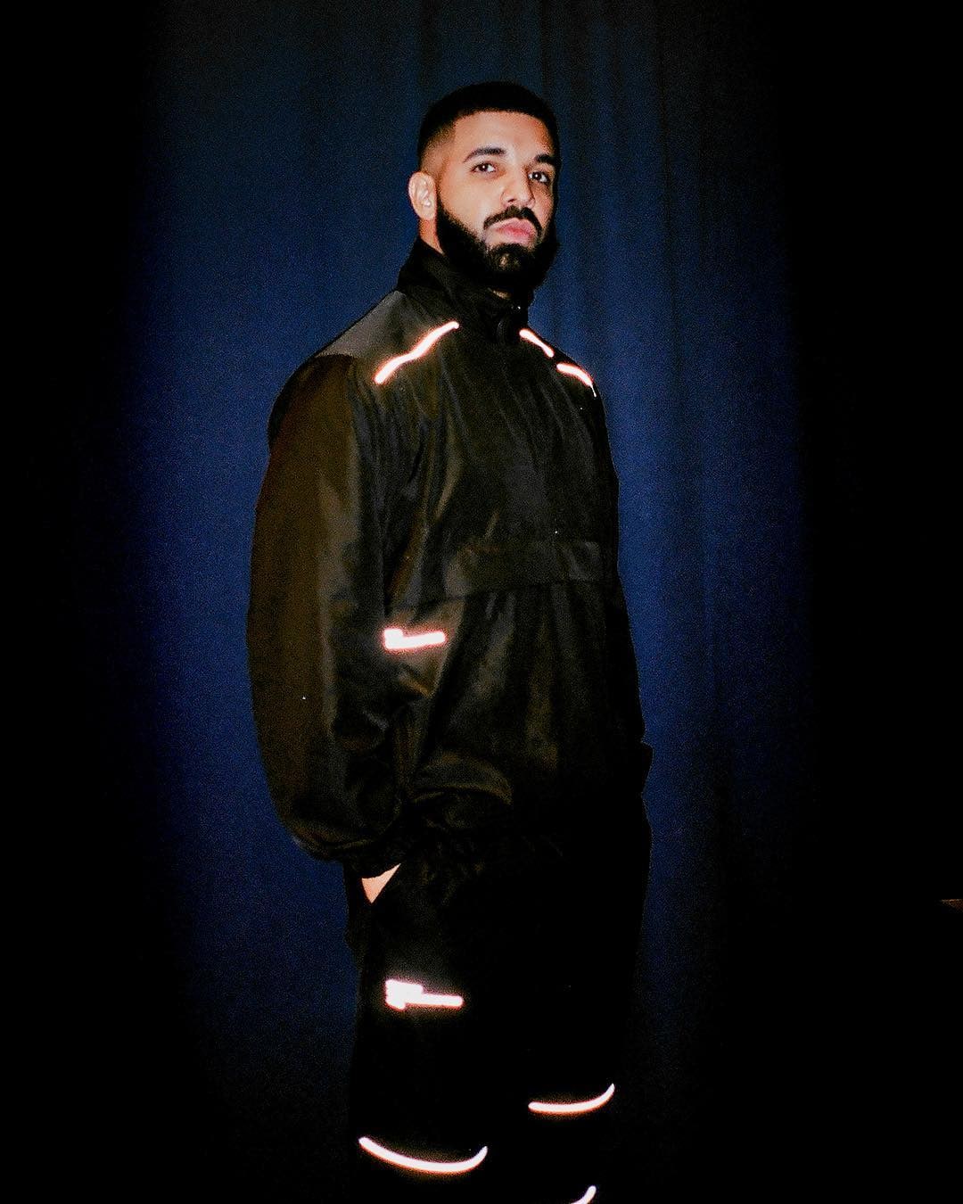 OMG! Drake le-a arătat fanilor de pe Instagram colecția lui sneakerși