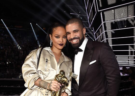 Rihanna și Drake flirtează pe Instagram: „Dați-i lui Drake niște apă!”