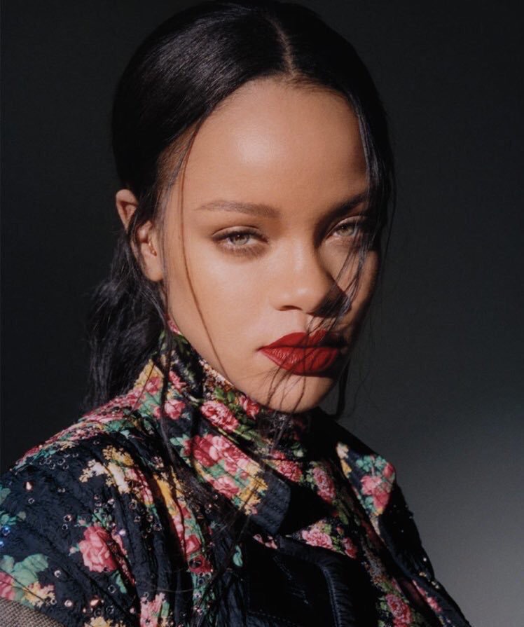 FOTO | Rihanna este prima femeie care a apărut pe coperta British Vogue cu un durag. Ai văzut imaginea?