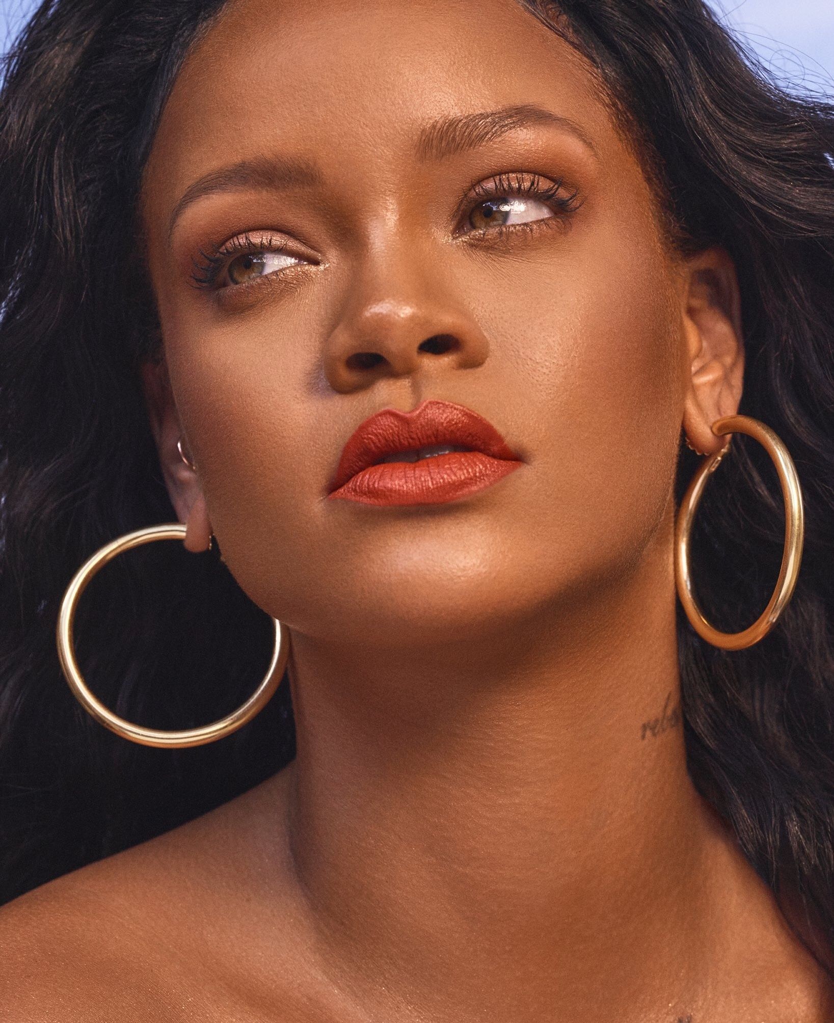 OMG! Rihanna va lansa o serie de produse de îngrijire a pielii