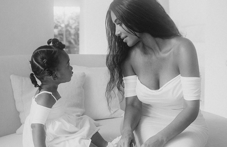 TOP 18 momente în care Kim Kardashian a dat dovadă că este mama perfectă