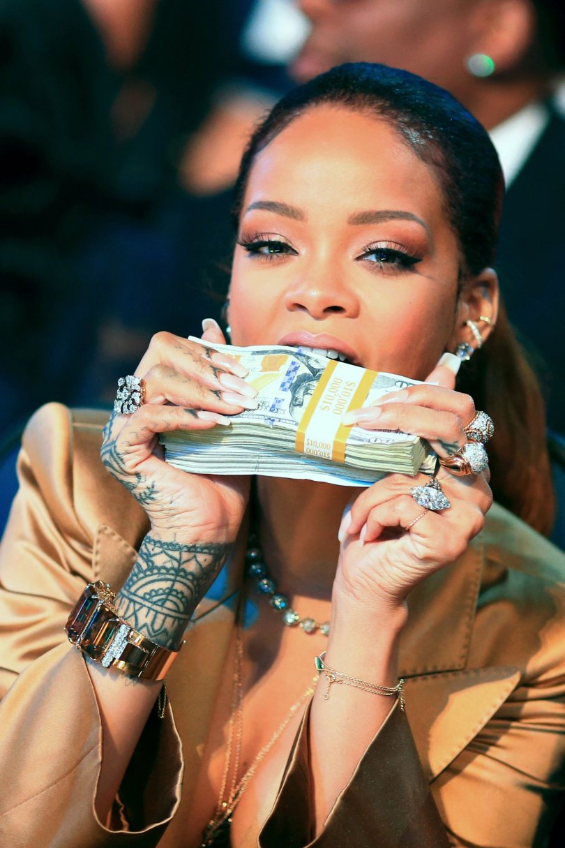 13 momente în care Rihanna nu s-a uitat la bani pentru mofturile ei