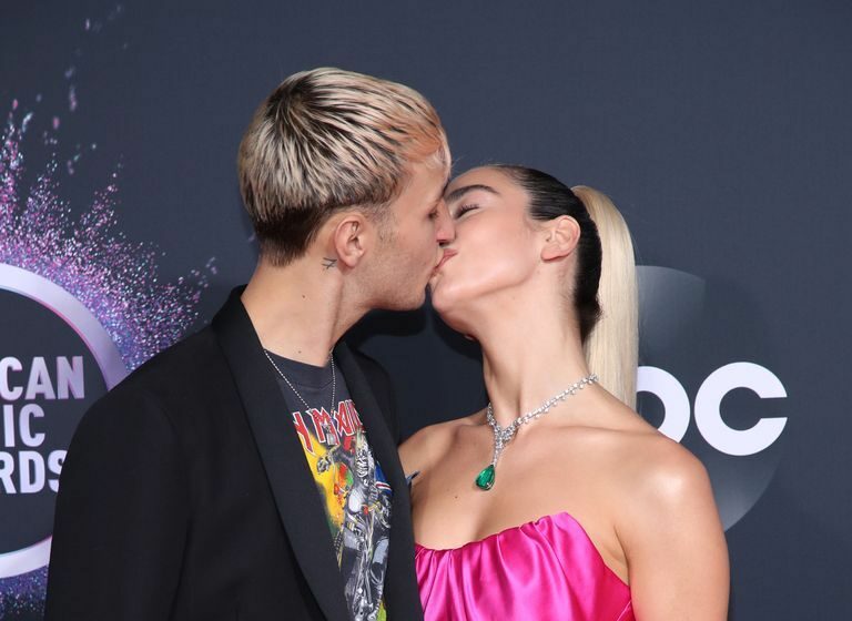 Șase momente în care celebritățile s-au sărutat pe covorul roșu