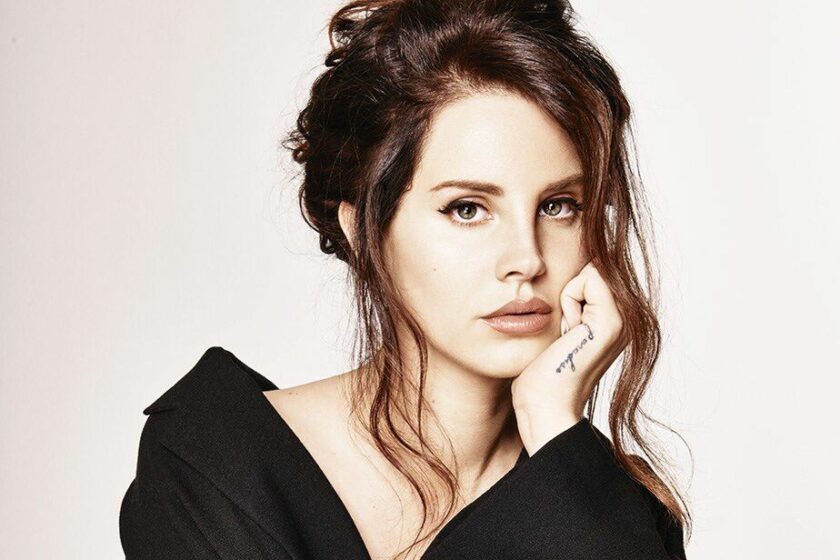 Lana Del Rey urmează exemplul lui Halsey. Artista va lansa un volum de poezii