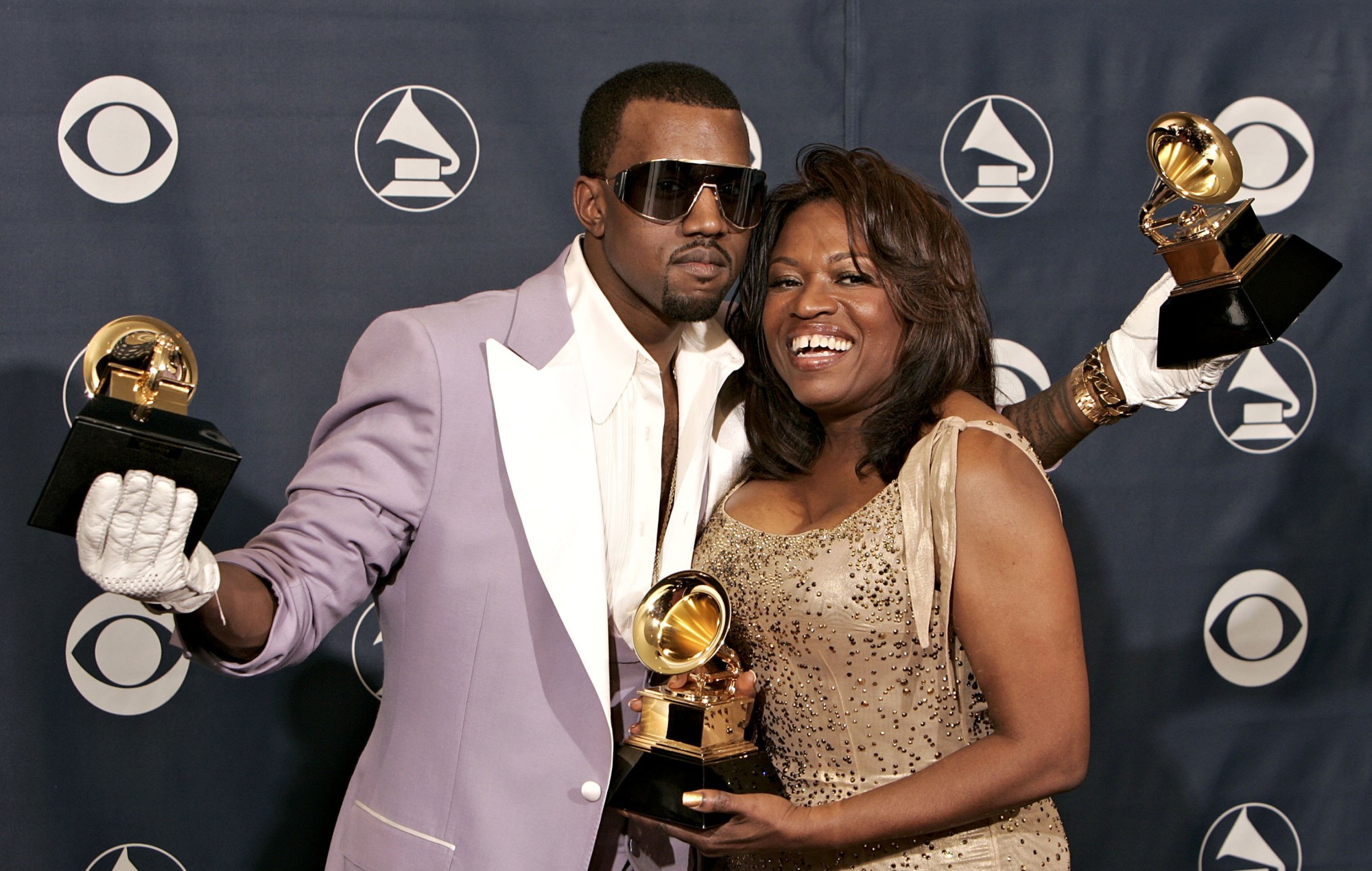 Kanye West a lansat videoclip în memoria mamei sale