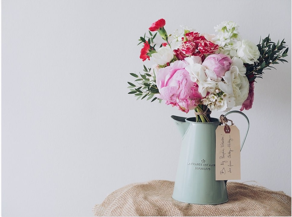 Matthiola, bujori sau hortensii? Tu ce fel de flori alegi pentru buchetele pe care le oferi celor dragi vara aceasta?