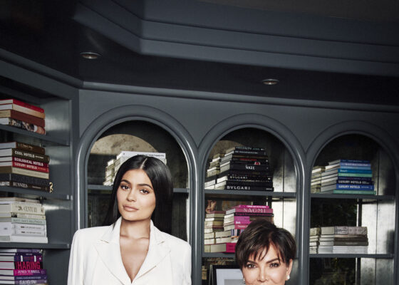 OMG | Kylie Jenner are acasă o statuie de ceară cu mama ei