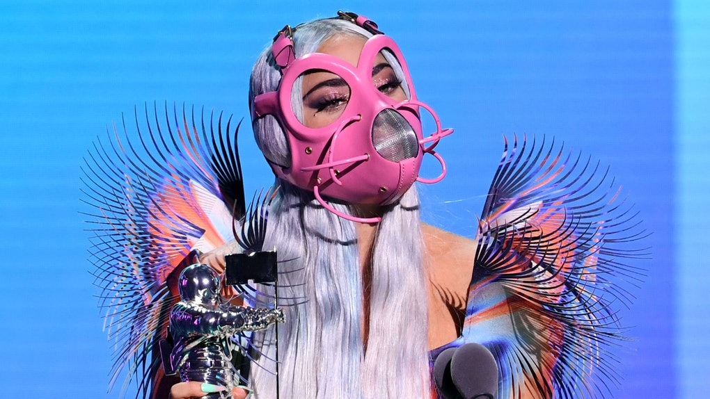 Lady Gaga a șocat din nou. Acestea sunt toate măștile pe care le-a purtat la VMA 2020