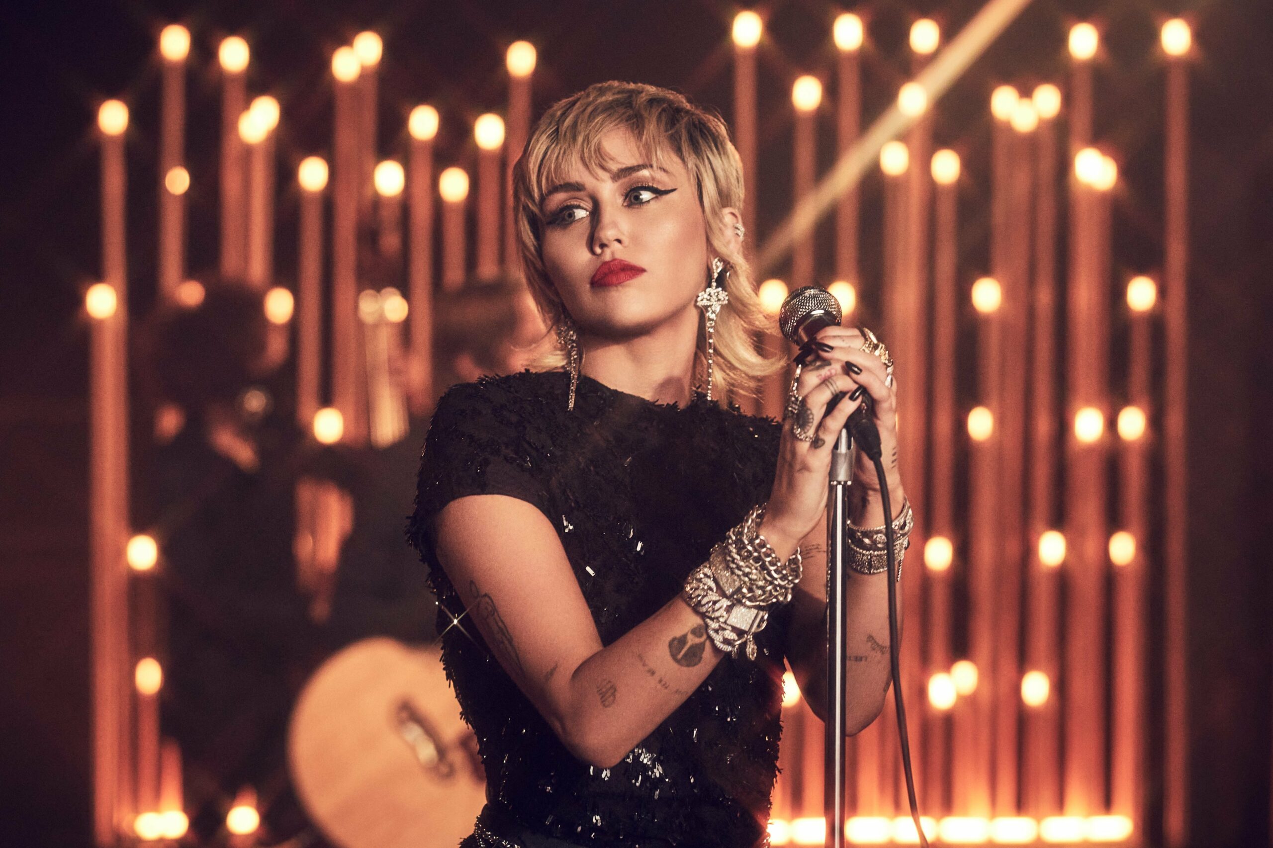 Miley Cyrus a cântat ”my future” de la Billie Eilish. Cum sună?