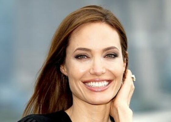 Ce a făcut Angelina Jolie pentru doi copii de 6 ani, care vindeau limonadă. Reacția emoționantă a puștilor la gestul actriței
