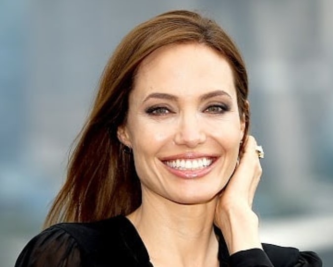 Ce a făcut Angelina Jolie pentru doi copii de 6 ani, care vindeau limonadă. Reacția emoționantă a puștilor la gestul actriței