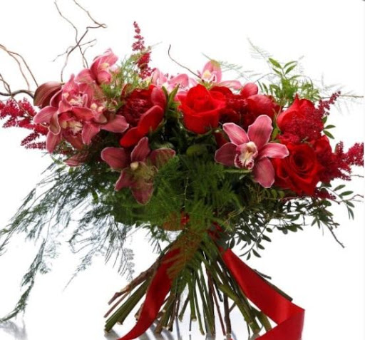 Vrei să dăruiești buchete de flori care au în centrul atenției trandafiri? Iată recomandările noastre!