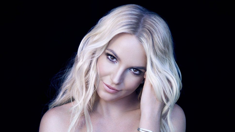 Its Britney…witch! Artista uimește din nou. Cum a fost surprinsă pe plajă?