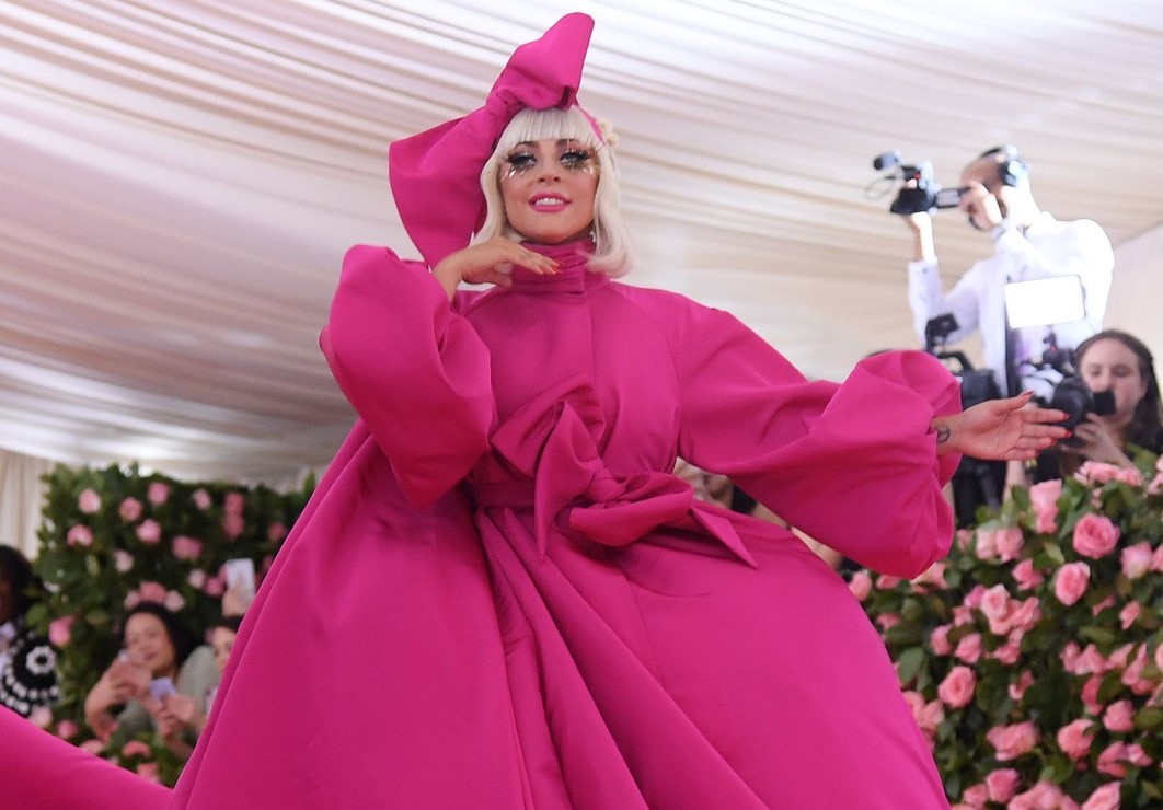 Lady Gaga știe cum să fie altfel! 23 de momente în care artista ne-a uimit cu ținutele purtate
