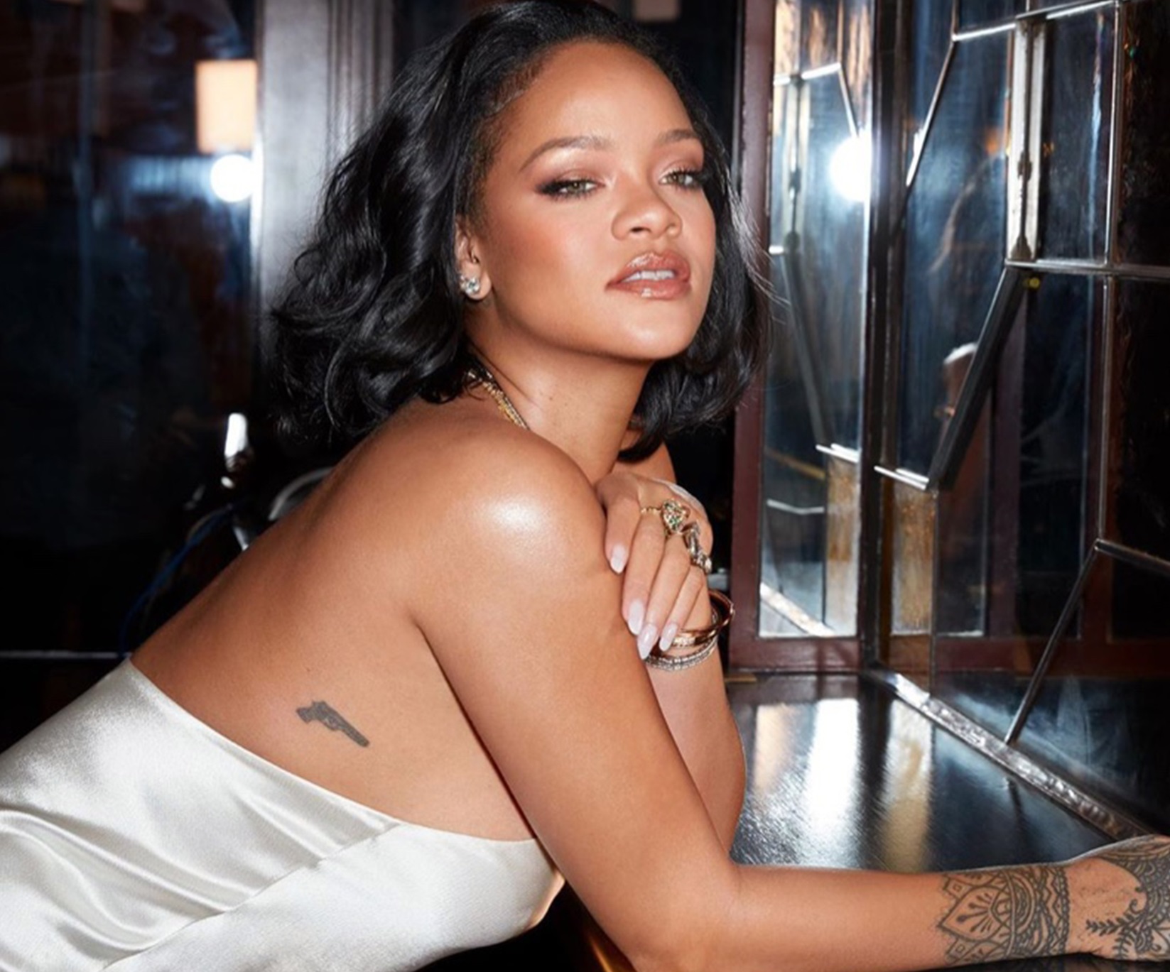 Rihanna, poți sta liniștită! Jay-Z ți-a găsit deja înlocuitoare. Cine este artista care o copiază pe Riri?