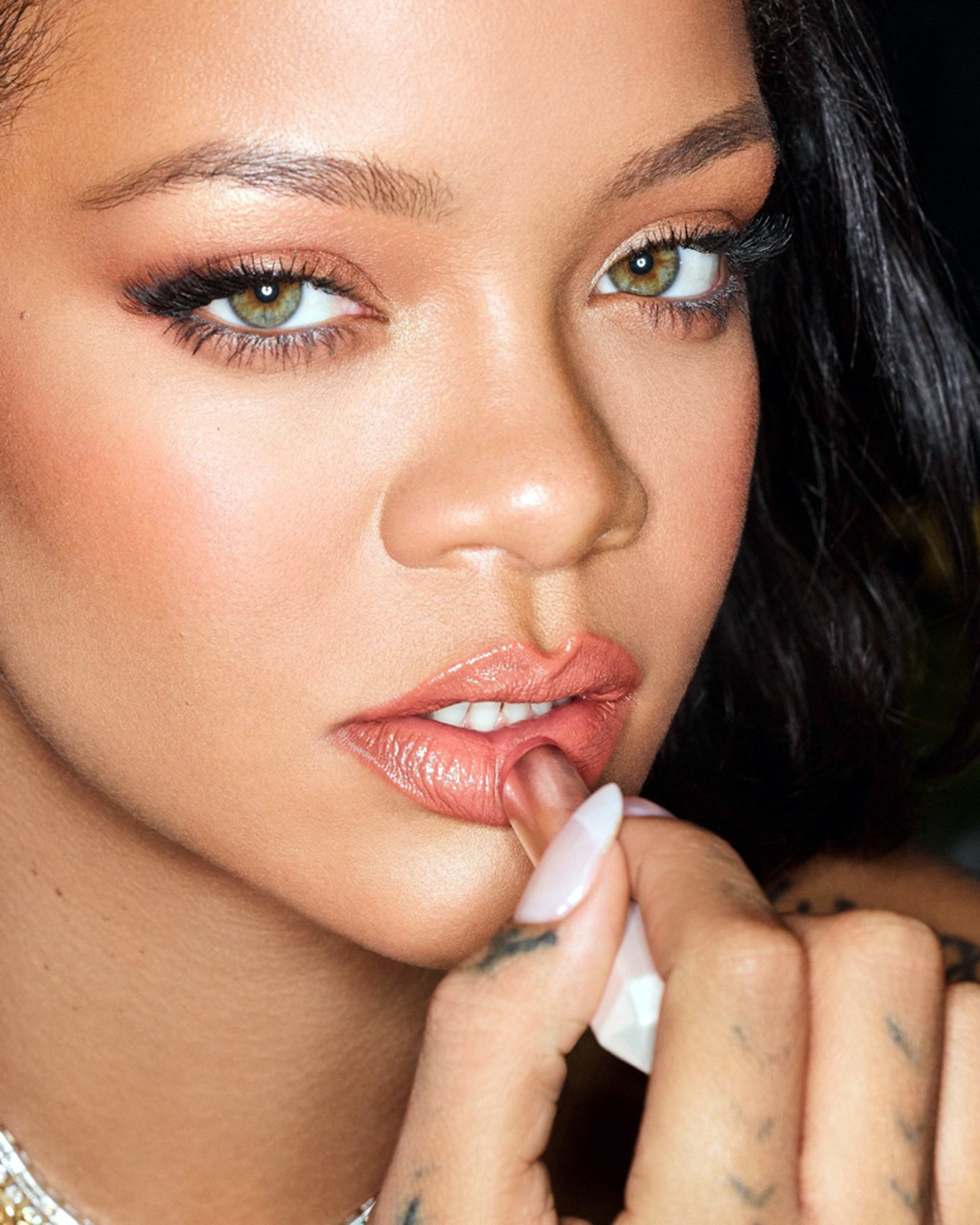 Atenție la neatenție! Rihanna a fost dată în judecată din cauza unei reclame Fenty. Ce i-a cauzat probleme artistei?