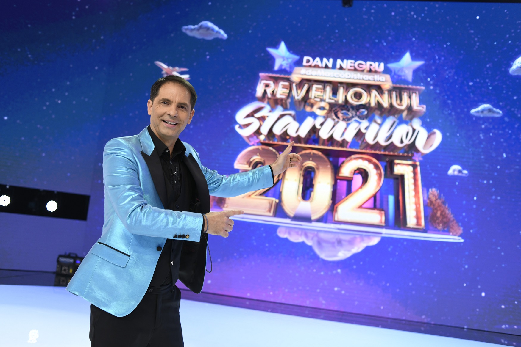 În noaptea de Revelion, de la 22:00, la Antena 1, Dan Negru #deMascăDistracția la Revelionul Starurilor 2021 – cel mai lung program de Revelion din istoria televiziunii din România