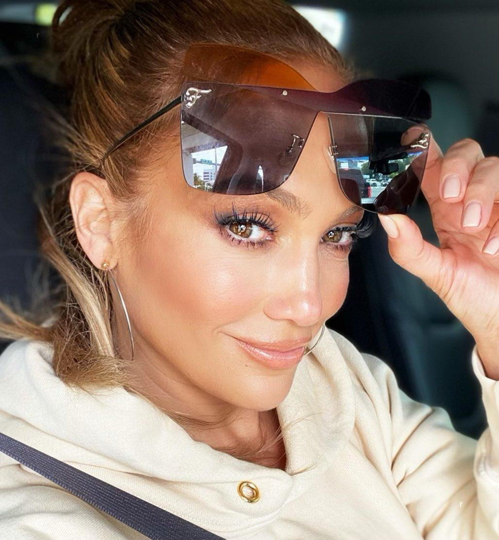 Minte poporul cu… Instagram-ul?! Jennifer Lopez s-a afișat fără machiaj, dar fanii i-au sărit în cap