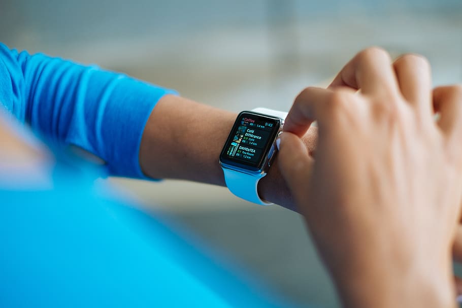 Ai smartwatch? Gadget-ul ar putea detecta dacă ai Covid-19 chiar înainte de apariția simptomelor