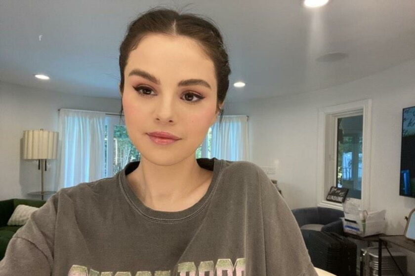 Get ready with her. Selena Gomez a făcut un tutorial de make-up și le-a arătat fetelor care sunt produsele ei preferate