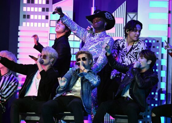 BTS army, this is for you! Șase momente în care băieții de la BTS au colaborat cu alți artiști. Care e piesa voastră preferată?