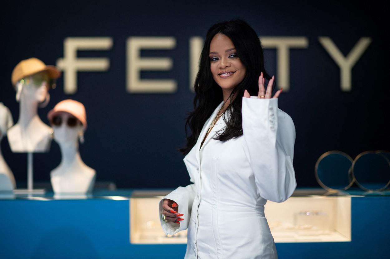 Criza, bat-o vina! Rihanna, la un pas de faliment. Ce se întâmplă cu brand-ul Fenty?