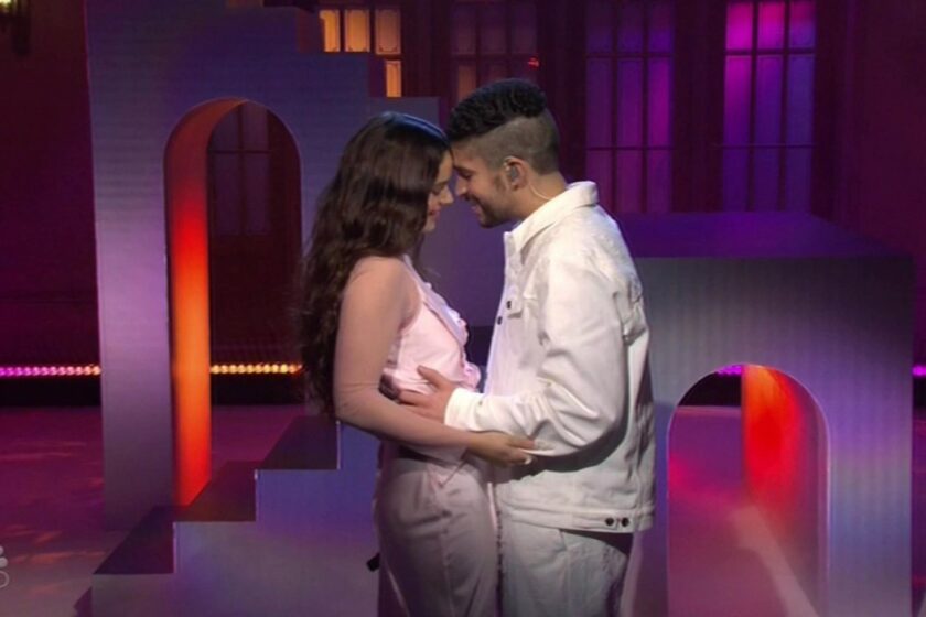 New couple alert! Bad Bunny și Rosalia aproape că s-au sărutat, în direct la TV. Vezi momentul care a aprins imaginația fanilor!