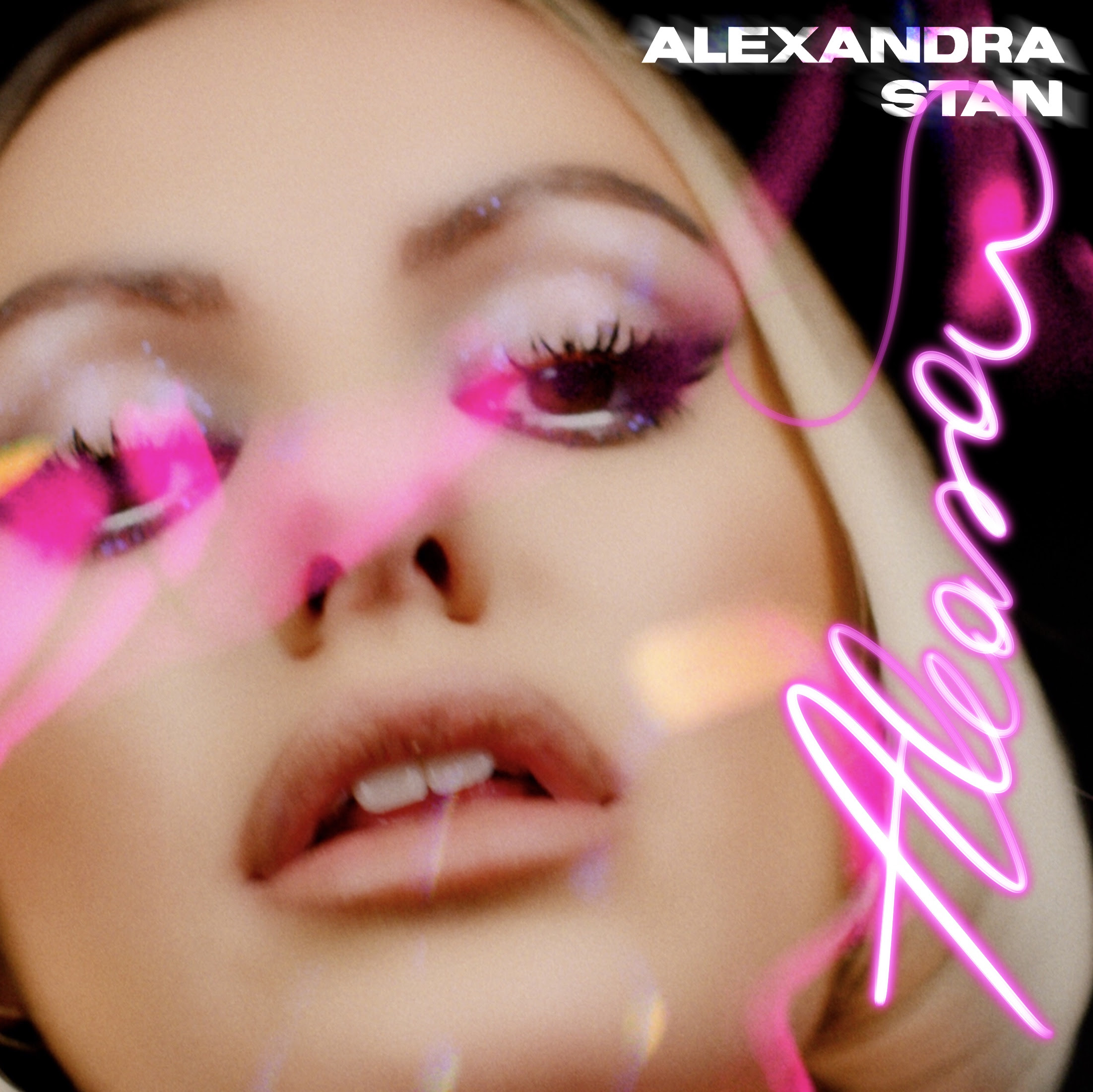 Alexandra Stan is back. Artista a lansat piesa ”Aleasă”. Cât de bine sună?