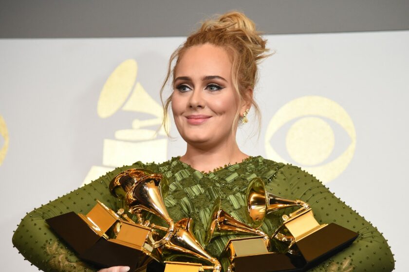 This is for real! Adele e cea mai tare artistă din ultimul secol. Uite ce performanță a reușit!