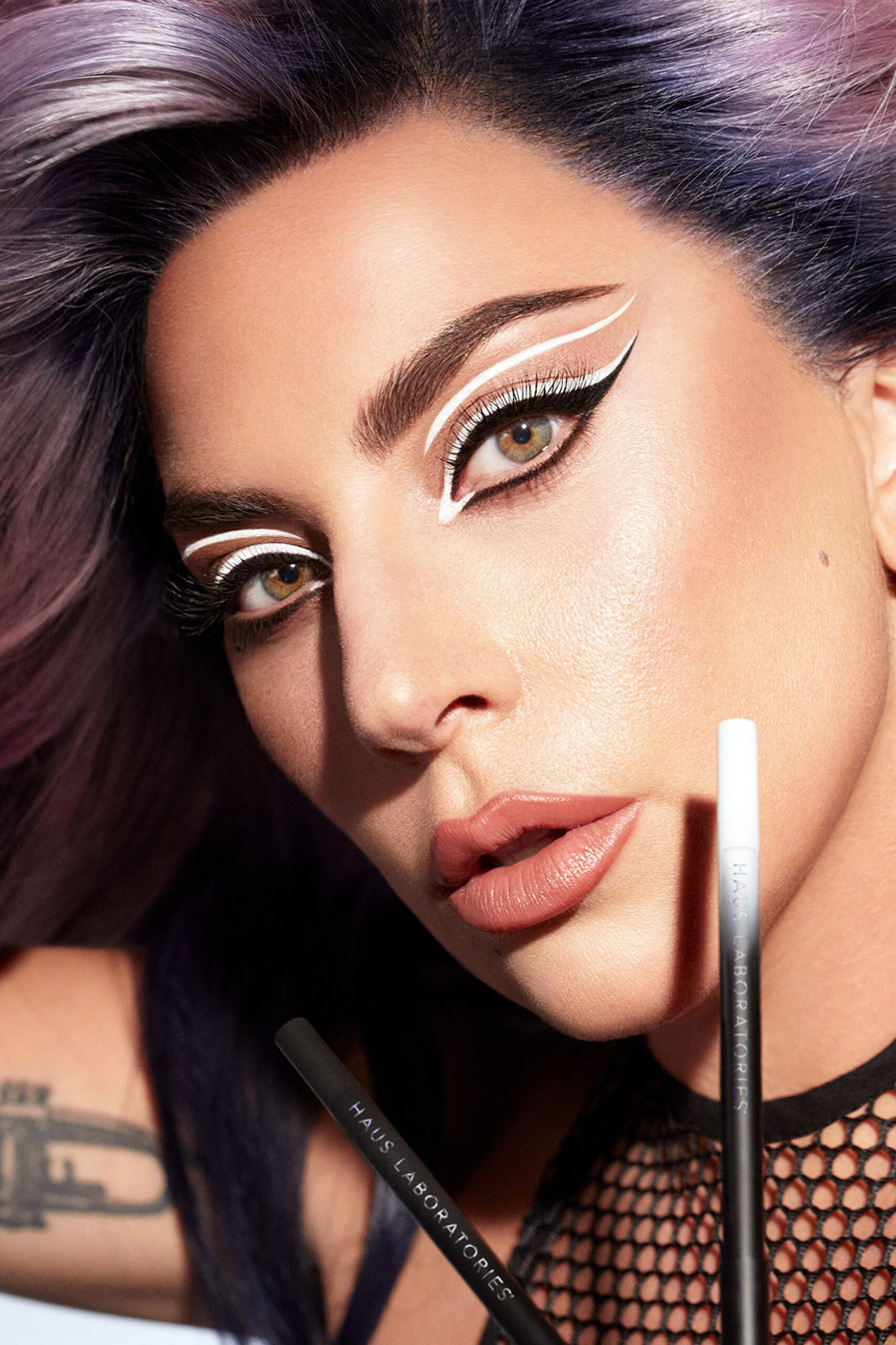IN-SA-NE! Un român a preluat contul de Instagram al lui Lady Gaga. Ce a creat cu produsele cosmetice Haus Labs?