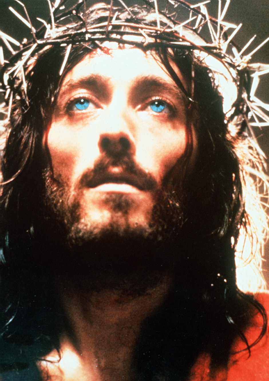 Începând de mâine, de la 20:30, Antena 1 difuzează mini seria Iisus din Nazareth, produsă de Franco Zeffirelli