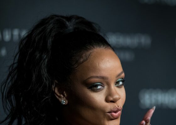 B***h, better have her money! Rihanna e cea mai bogată cântăreață din lume. Ce avere a adunat în conturi?