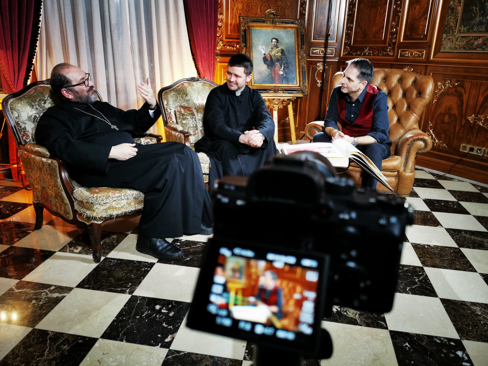 În noaptea de Înviere, la Antena 1, Comunicatorii celor două mari biserici, ortodoxă şi catolică, pentru prima oară împreună la tv la Legendele, cu Dan Negru