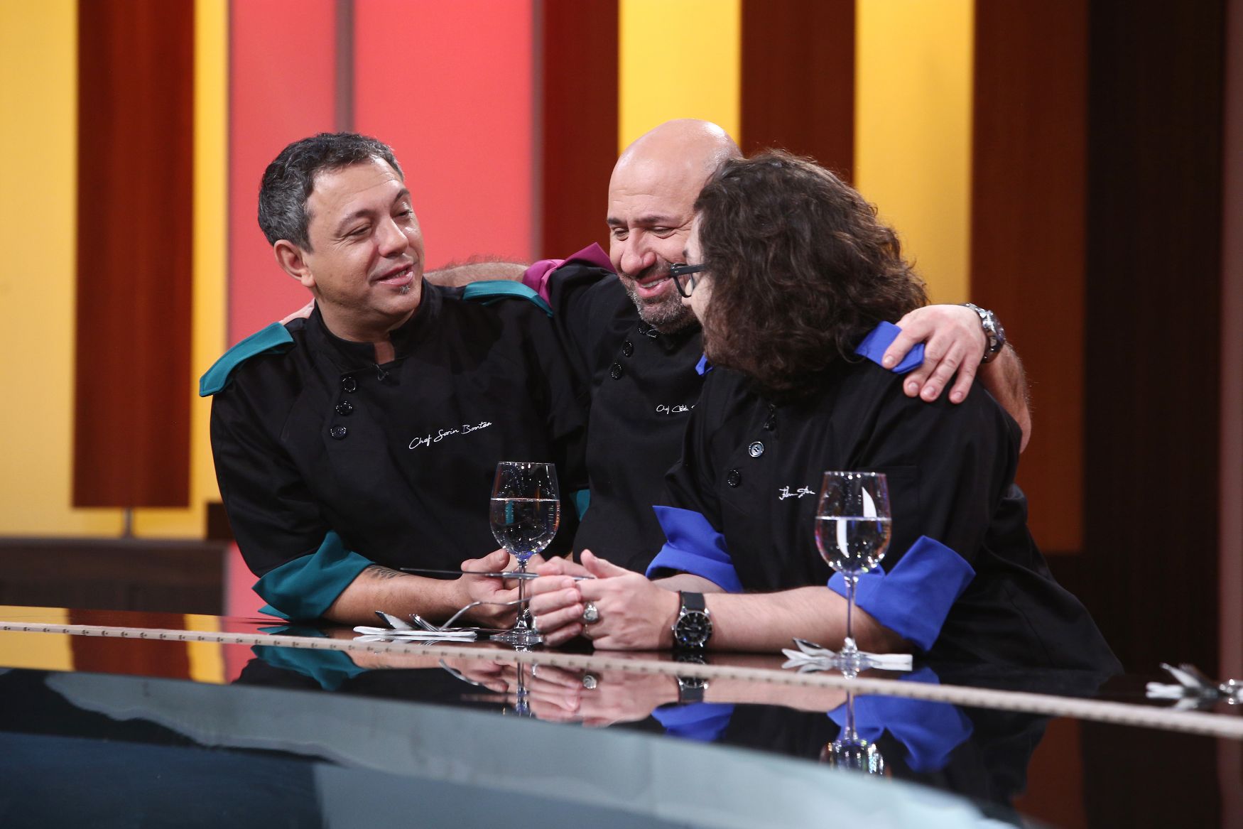 Echipa mov pierde primul bucătar în sezonul 9 Chef Scărlătescu pune în joc prima amuletă: Toată lumea era panicată