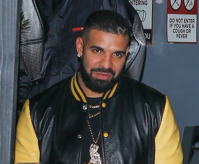 Call him on his cell phone. Drake a fost desemnat cel mai tare artist din ultimii 10 ani. Cine i-a acordat titlul?