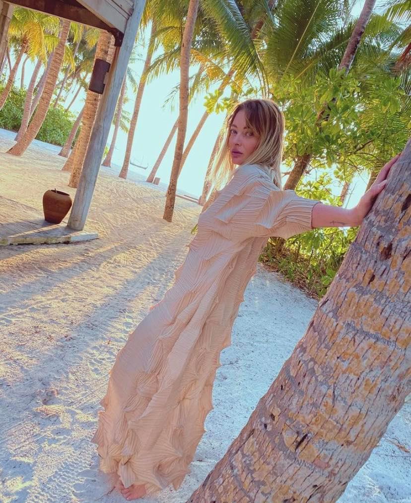 She’s on vacation! Delia a plecat din nou în Maldive. Cum arată bungalow-ul în care s-a cazat