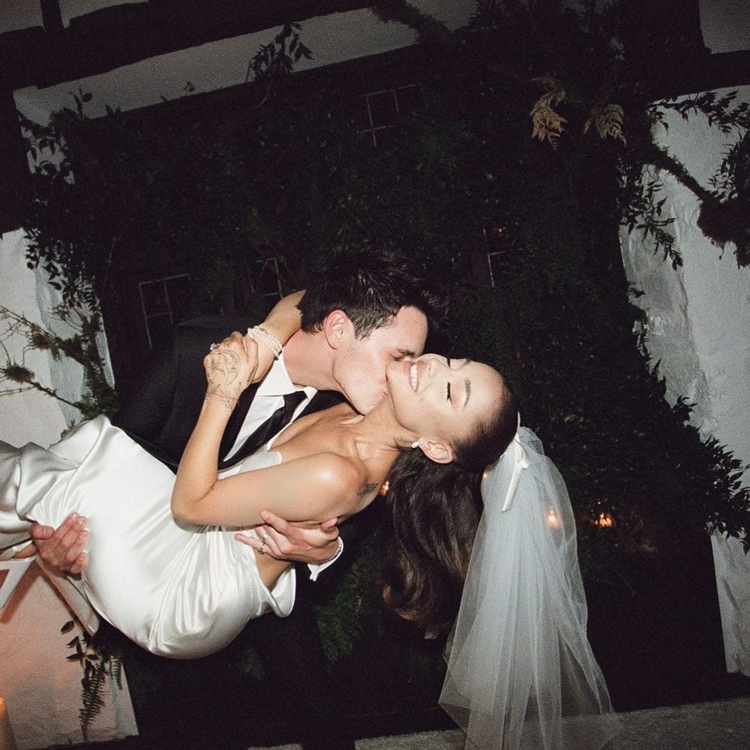 You may kiss the bride! Ariana Grande a postat primele imagini de la nuntă. Vezi cum a arătat rochia și cine a creat-o!