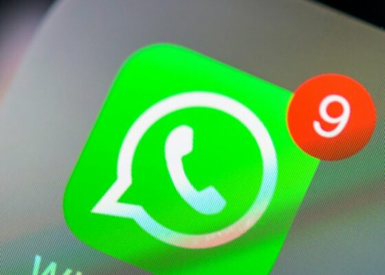 Tips & Tricks. Cum să citești mesajele de pe WhatsApp fără să pară că ai dat cu ”seen”