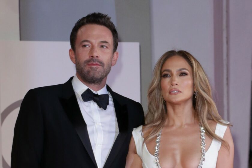 Jennifer Lopez a apărut fără lenjerie intimă la un eveniment. Cum arată outfit-ul care a întors toate privirile