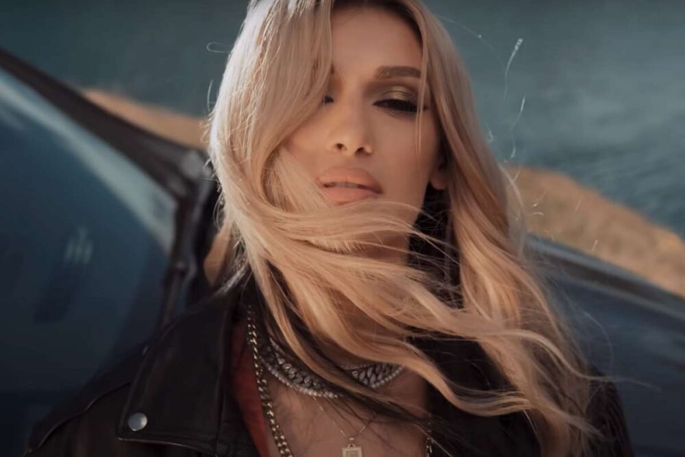 Hot & fresh! Alina Eremia a lansat videoclipul piesei “Cerul roșu”. L-ai văzut?