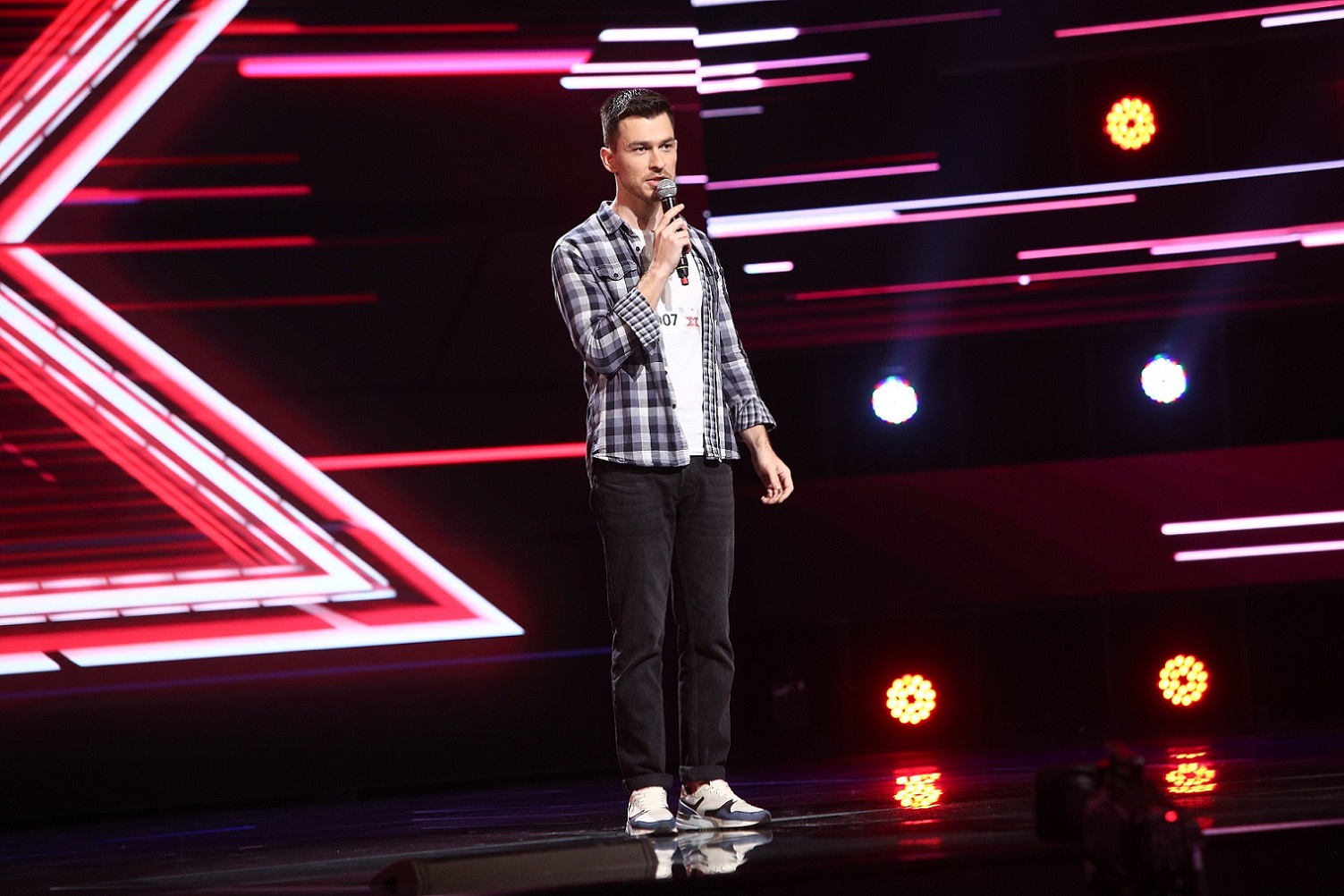 Diseară, de la 20.30, la Antena 1, Florin Iordache, fostul membru al trupei Krypton, va urca pe scena X Factor în calitate de concurent