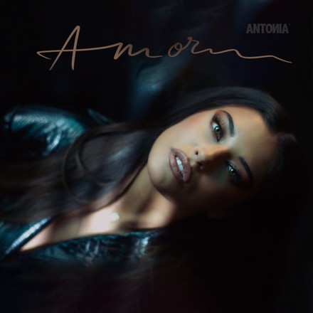 Fresh outta studio! Antonia a lansat piesa „Amor”. Ai ascultat-o?