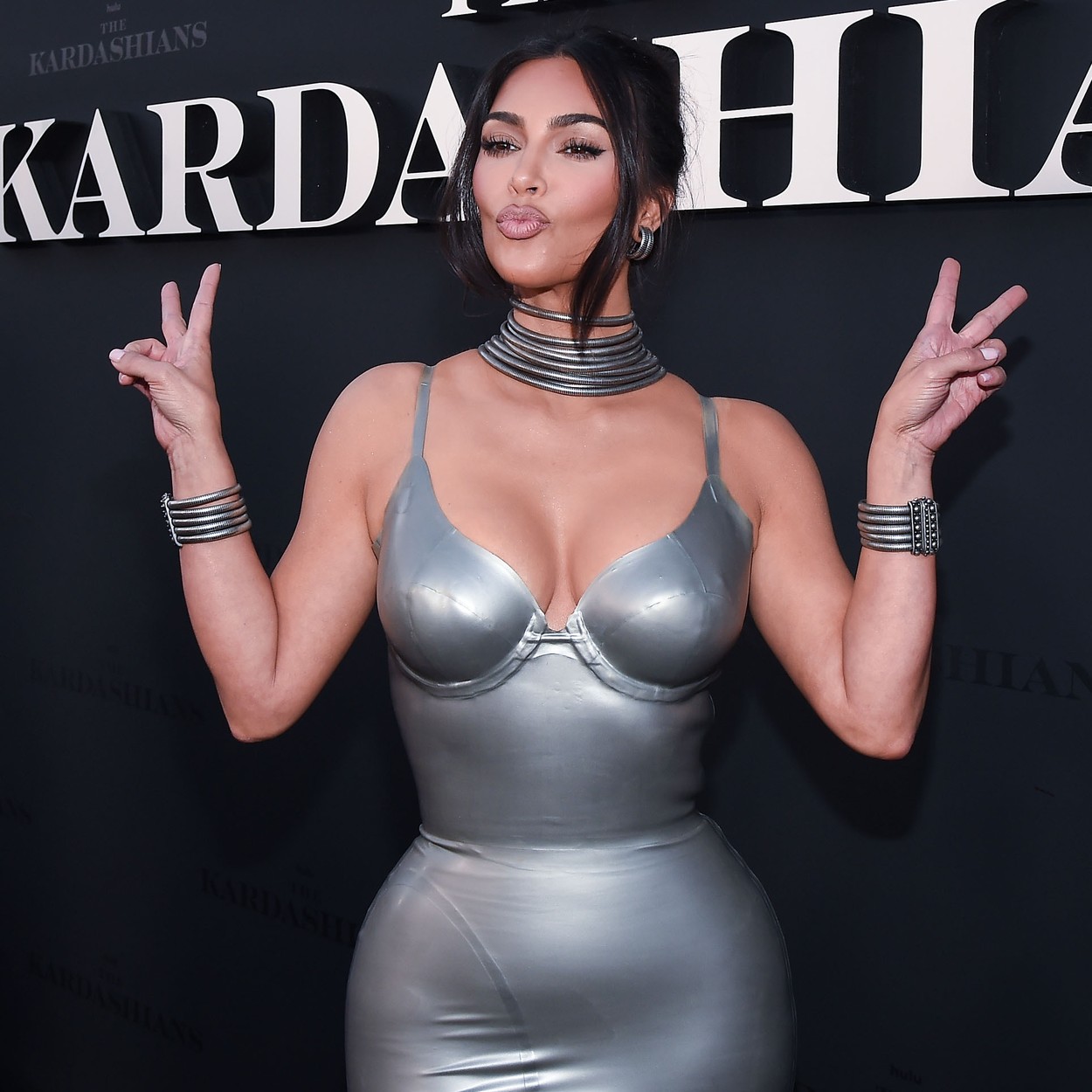 She nailed it! Kim Kardashian este imaginea brandului Balenciaga. Ce produs promovează miliardara