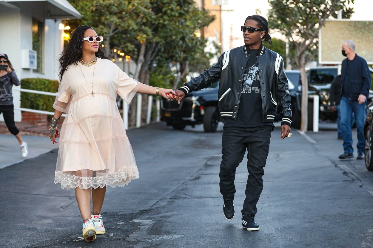 Rihanna și A$AP Rocky nu mai formează un cuplu. Rapperul a înșelat-o pe divă cu o româncă